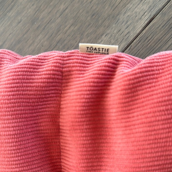 TÖASTIE
Reversible Vest | Pink - Picture 8 of 10